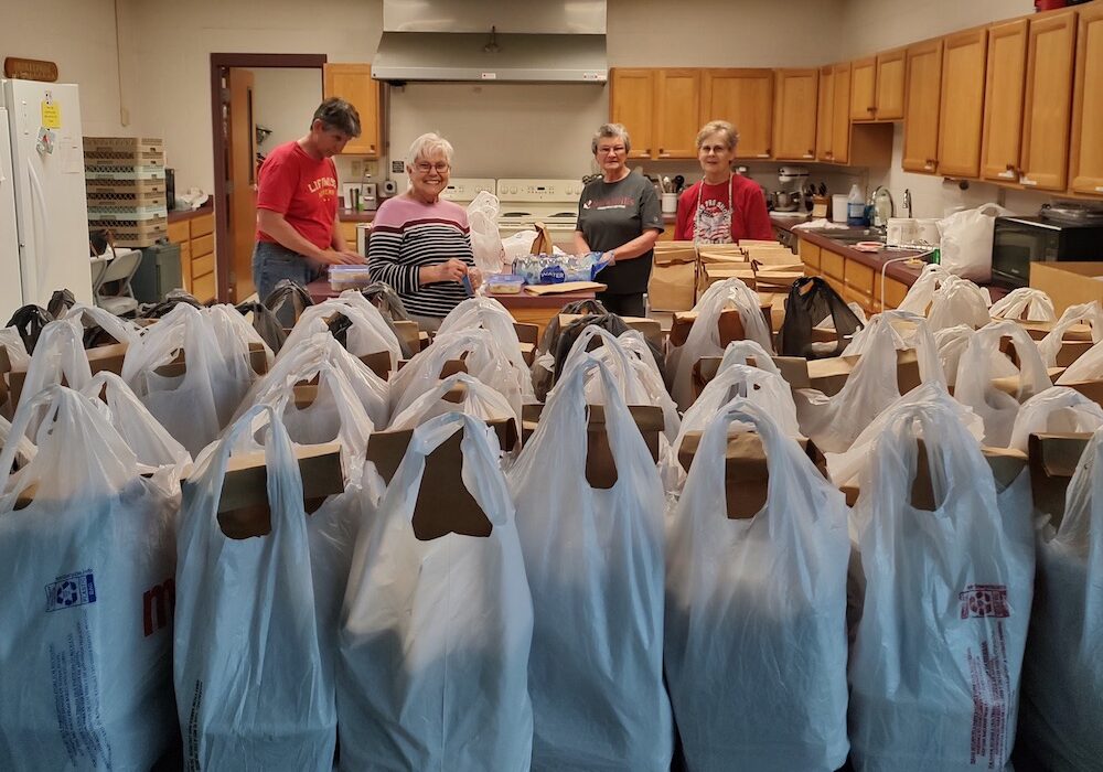 community-meal1-cropped community-meal1-cropped